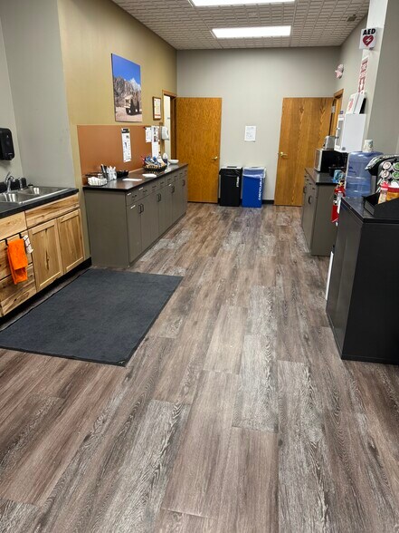 More Photos Of 2200 S Washburn St, Oshkosh Freestanding For Lease