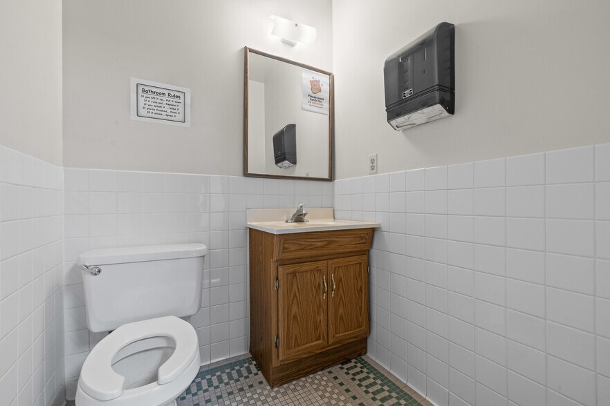 More Photos Of 5875-5881 Allentown Rd, Suitland Office For Sale