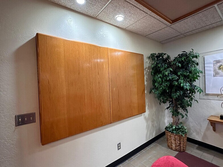 More Photos Of 517 N Mountain Ave, Upland Office For Lease