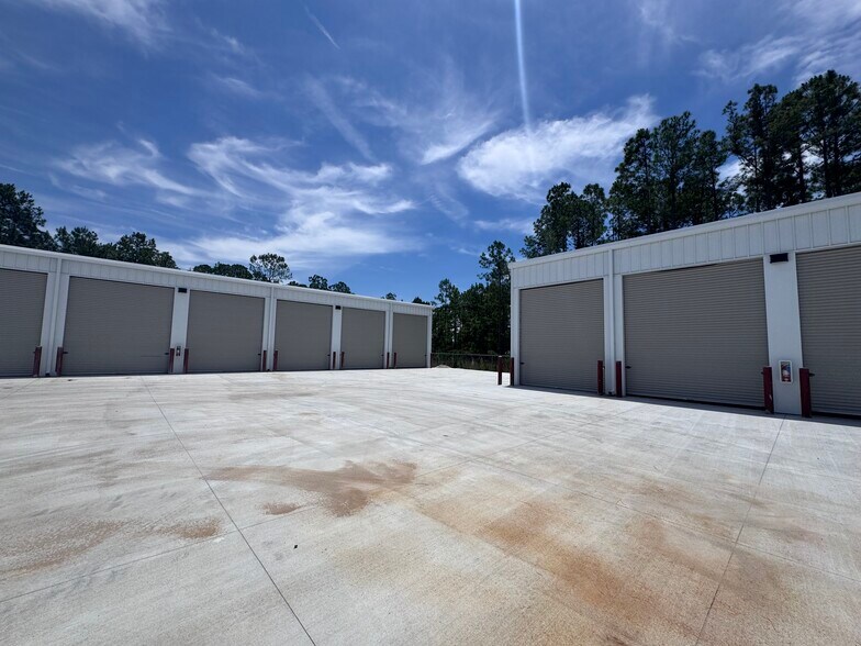 More Photos Of 11691 Industry Dr, Jacksonville Self Storage For Lease