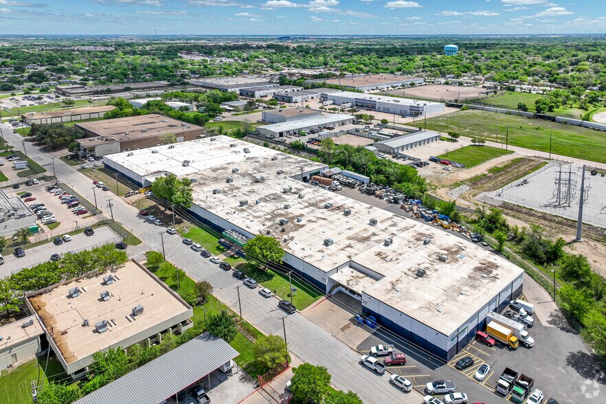 More Photos Of 3131 W Bolt St, Fort Worth Warehouse For Lease