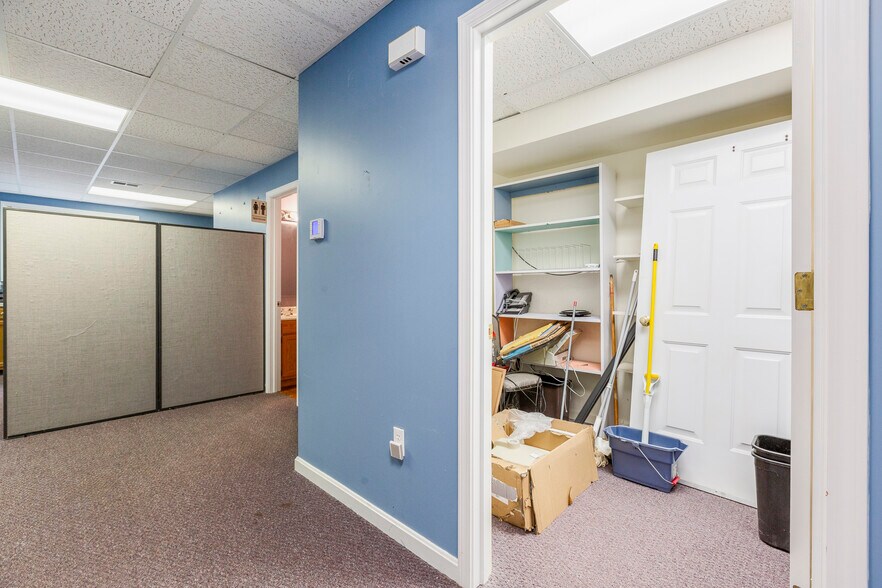 More Photos Of 3044 Breckenridge Ln, Louisville Office Residential For Sale