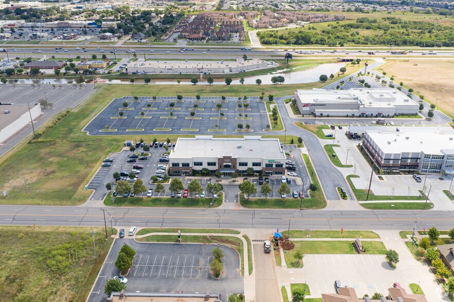 More Photos Of 2900 S Telephone Rd, Moore Office For Lease