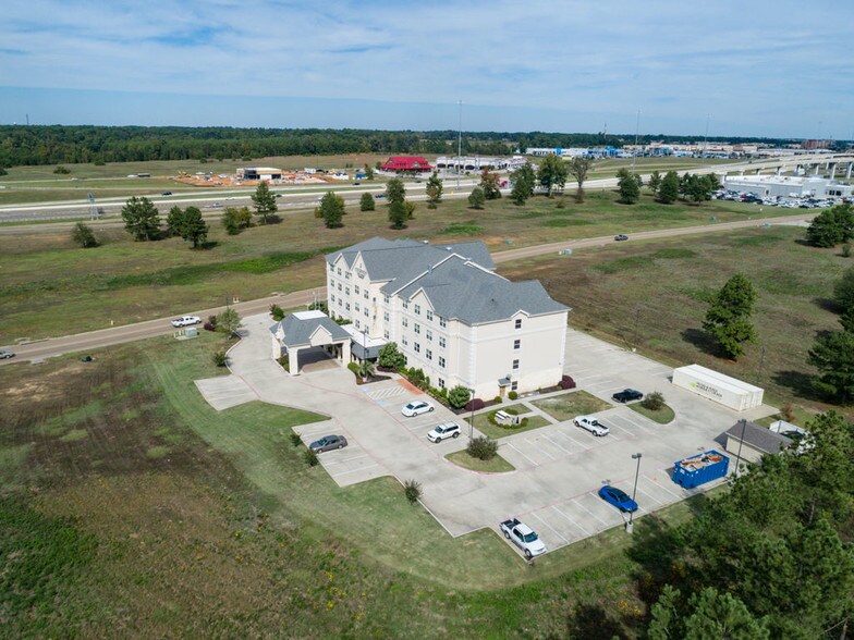 More Photos Of 1918 University Ave, Texarkana Hotel For Sale
