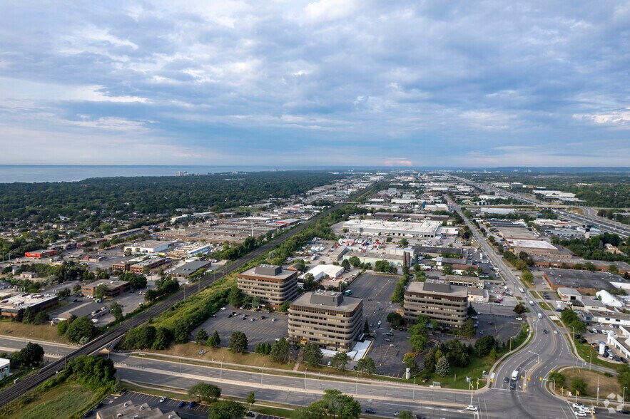 More Photos Of 700 Dorval Dr, Oakville Unknown For Lease