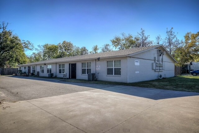 More Photos Of 214 Locust St, Sulphur Springs Apartments For Sale