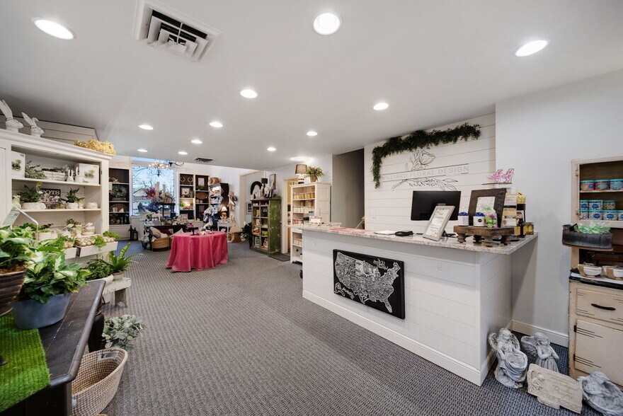 More Photos Of 4120 Main St, Hilliard Freestanding For Sale