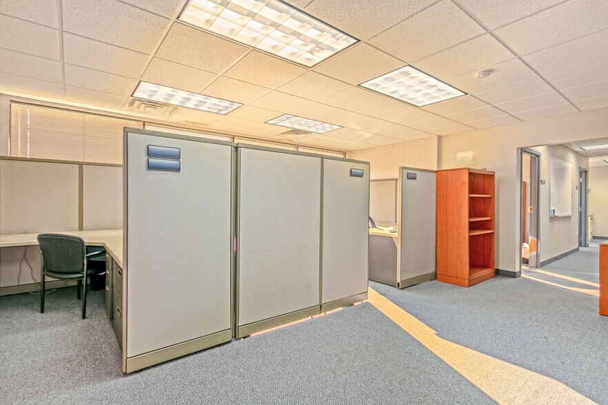 More Photos Of 400 Bayonet St, New London Medical For Lease