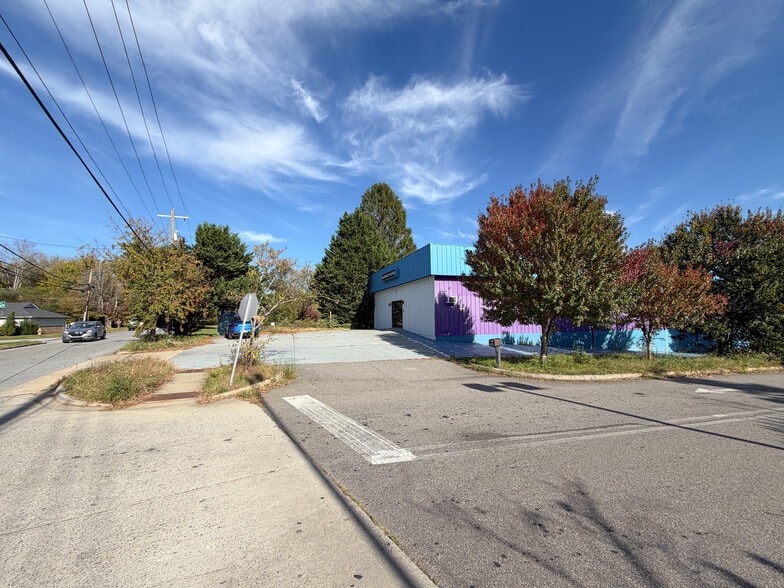 More Photos Of 900 W Chapel Rd, Asheville Showroom For Sale
