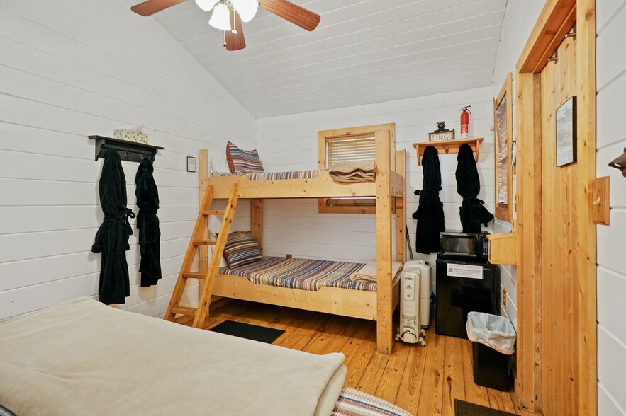 More Photos Of 400 Mulberry Gap Rd, Ellijay Hospitality For Sale