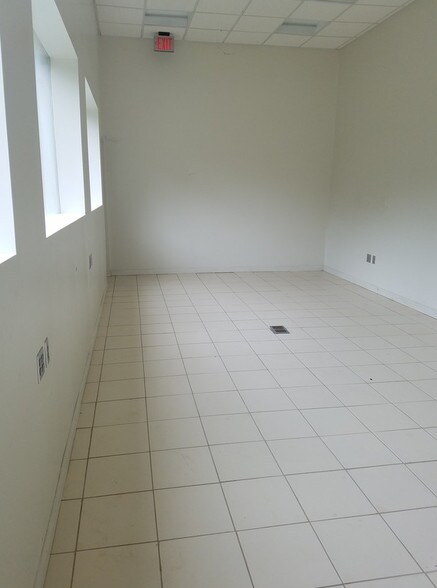 More Photos Of 16517 Bull Church Rd, Woodford Warehouse For Sale