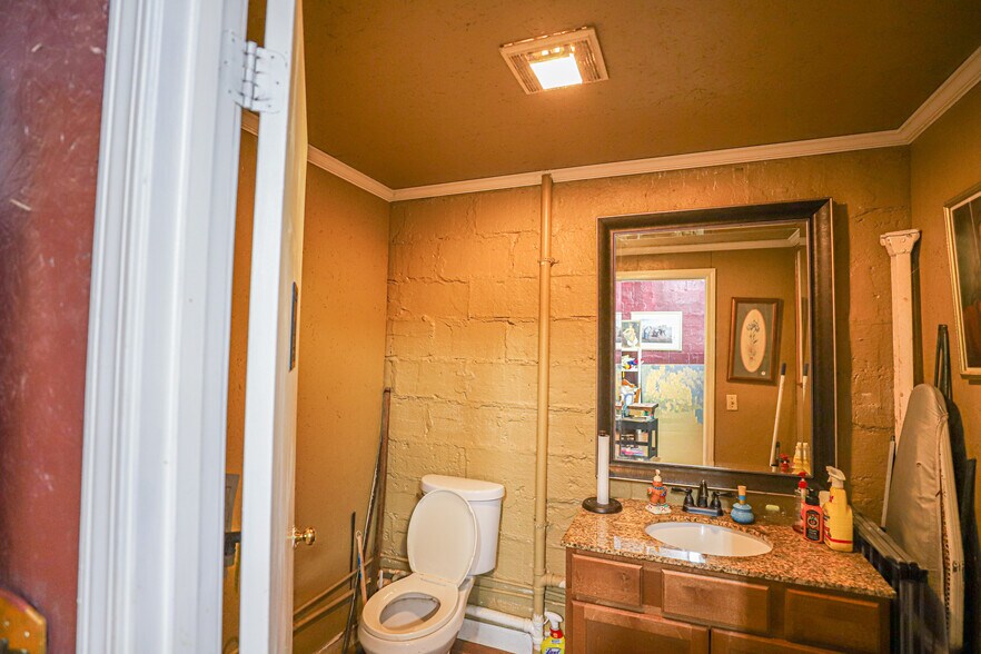 More Photos Of 210 Main St, Hazel Storefront For Sale