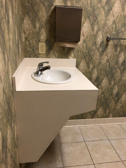More Photos Of 2450 Emerald Pl, Greenville Medical For Lease