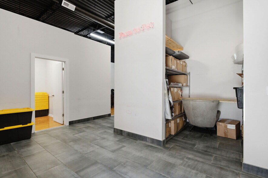 More Photos Of 4136 N Kedzie Ave, Chicago Medical For Sale