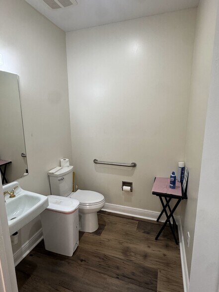 More Photos Of 1044 Goodlette-Frank Rd N, Naples Medical For Lease