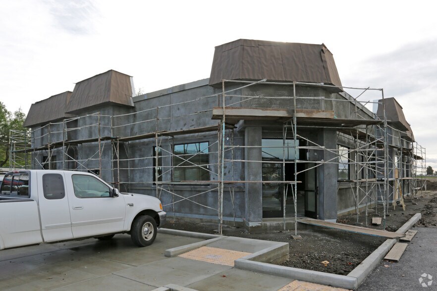 More Photos Of 1490 E Main St, Woodland Freestanding For Lease