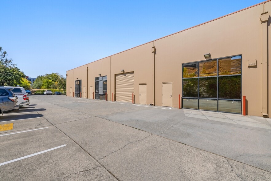 More Photos Of 11930 Heritage Oak Pl, Auburn Light Distribution For Lease