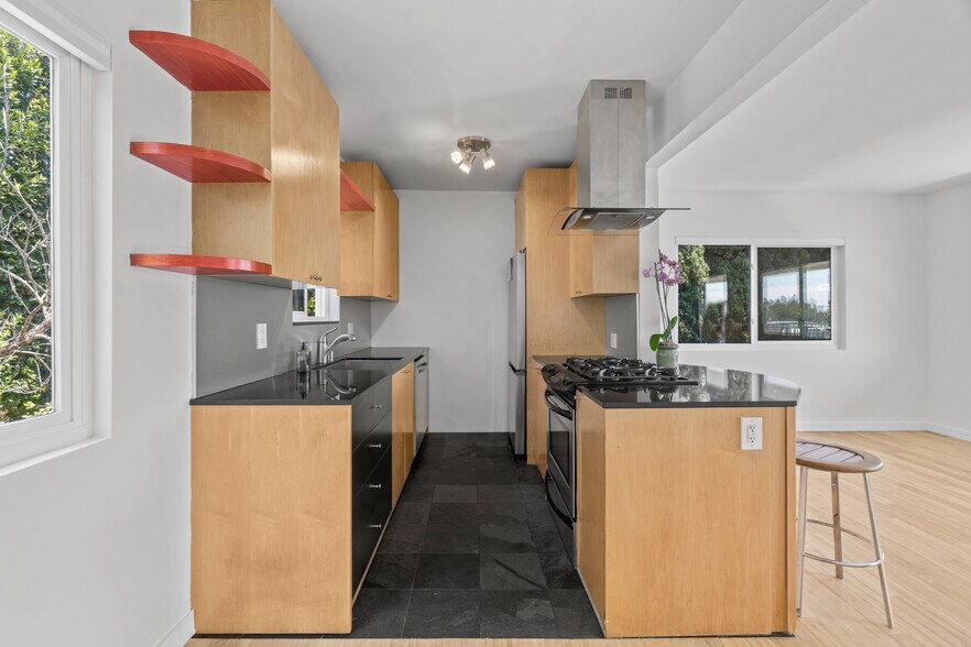 More Photos Of 631 Pier Ave, Santa Monica Apartments For Sale