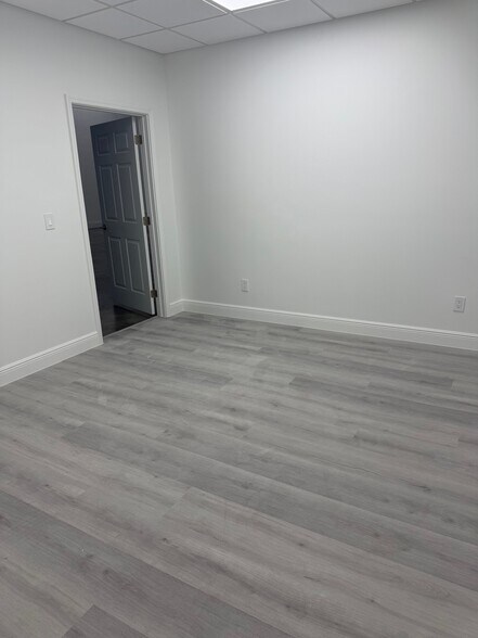 More Photos Of 4093 N 28th Way, Hollywood Warehouse For Lease