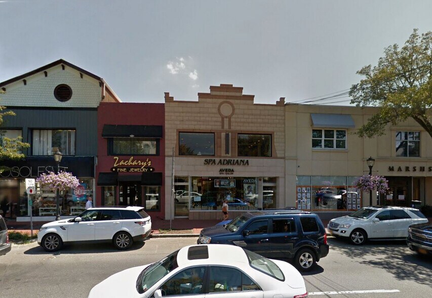 More Photos Of 266 Main St, Huntington Storefront For Lease