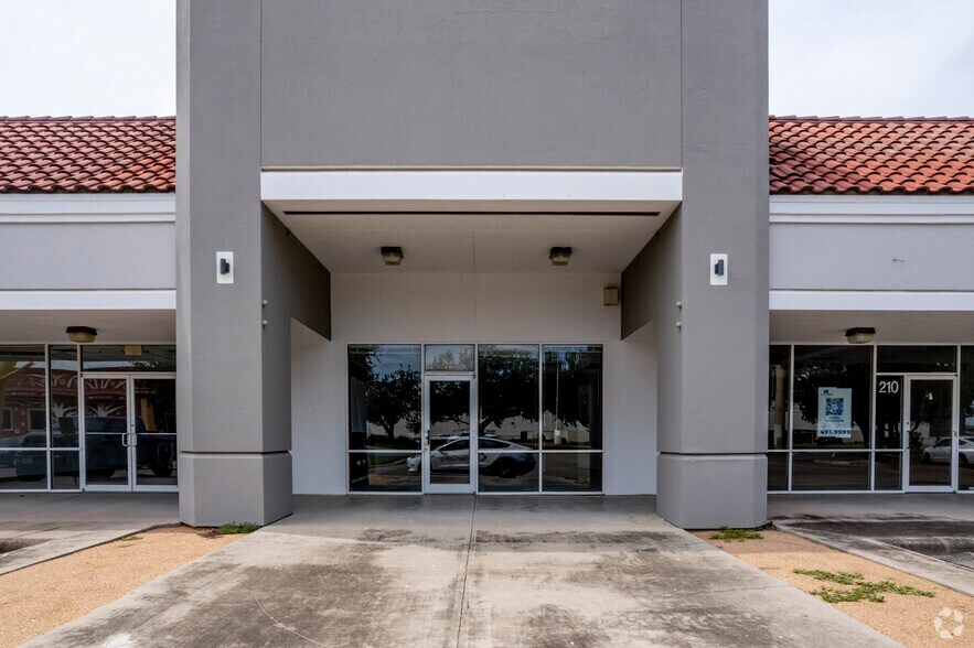 More Photos Of 1800 S Main St, McAllen Unknown For Lease