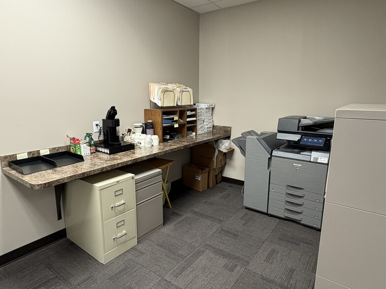 More Photos Of 402-404 S Scott Rd, Fort Wayne Showroom For Sale
