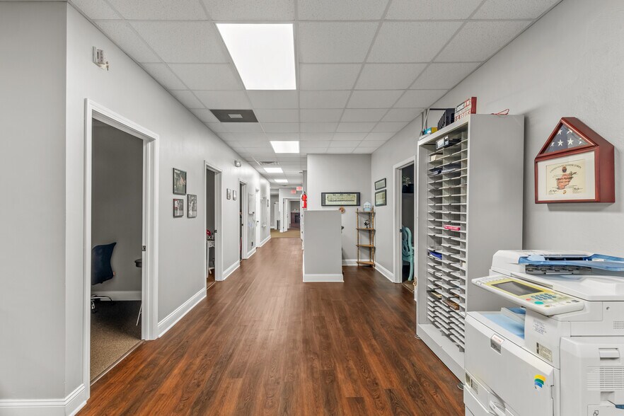More Photos Of 1923 Lejeune Blvd, Jacksonville Office For Sale