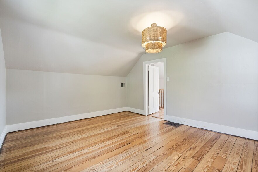 More Photos Of 609 Main St, Windsor Office For Sale