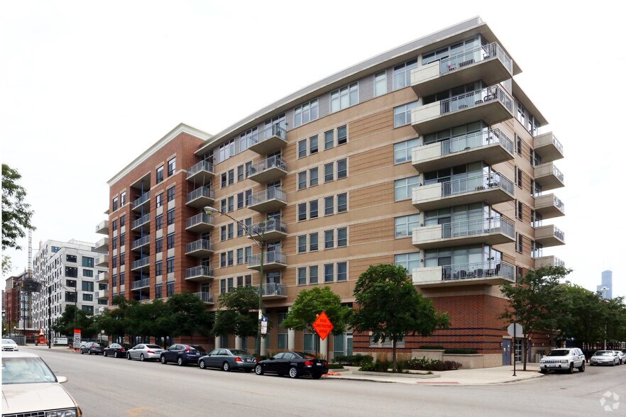 More Photos Of 511 W Division St, Chicago Apartments For Lease