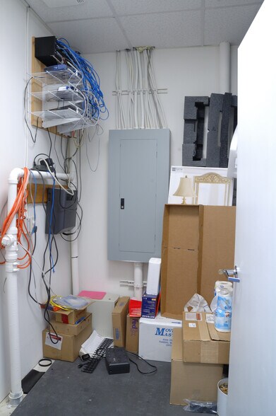 More Photos Of 21135 Whitfield Pl, Sterling Medical For Lease
