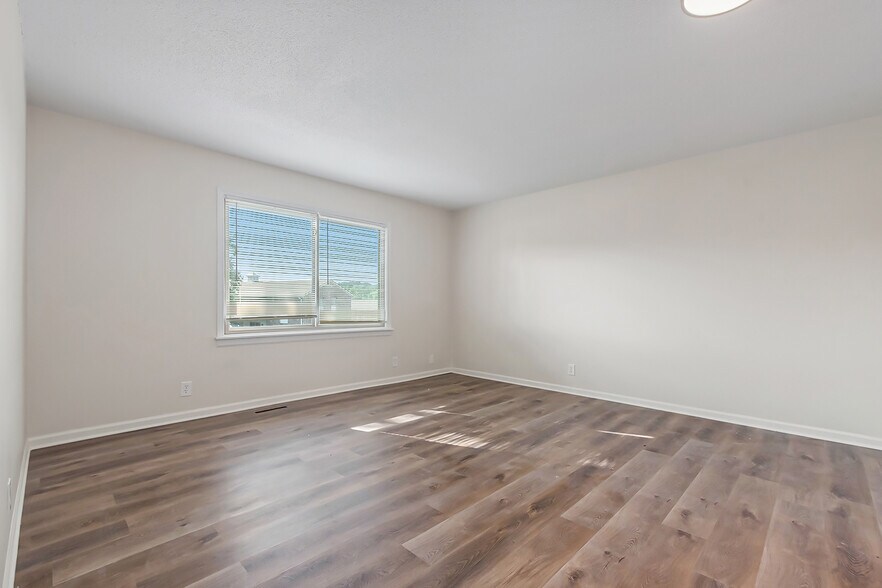 More Photos Of 8831-8837 Glenwood Ct, Overland Park Apartments For Sale