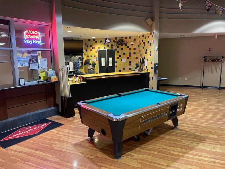 More Photos Of 101 Franks Rd, Marengo Bowling Alley For Lease