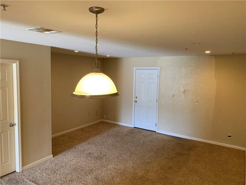 More Photos Of 108-118 E Blake St, Hinton Apartments For Sale