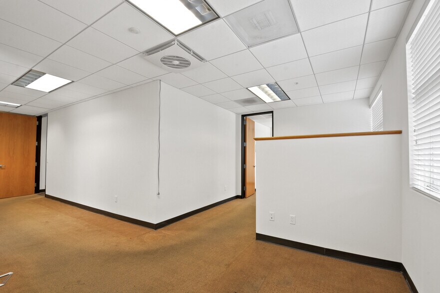 More Photos Of 5018 Chesebro Rd, Agoura Hills Medical For Sale