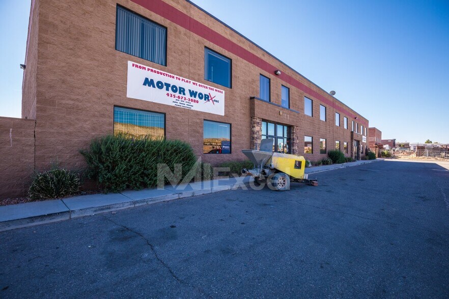 More Photos Of 892 E Commerce Dr, St George Warehouse For Lease
