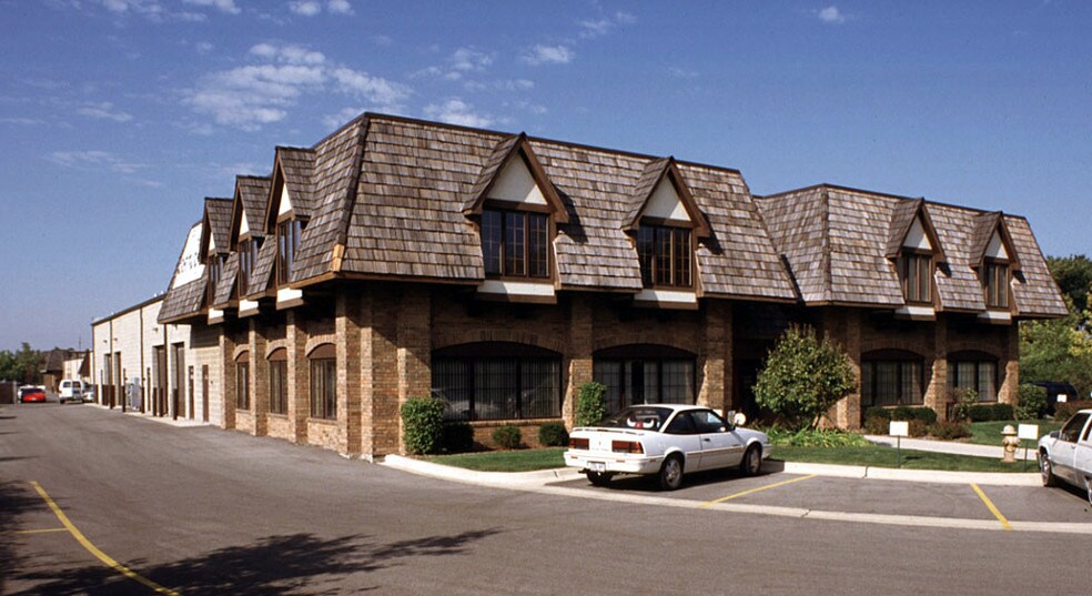 More Photos Of 28045 N Ashley Cir, Libertyville Light Distribution For Sale