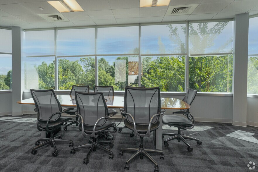 More Photos Of 50 Jericho Quadrangle, Jericho Office For Lease
