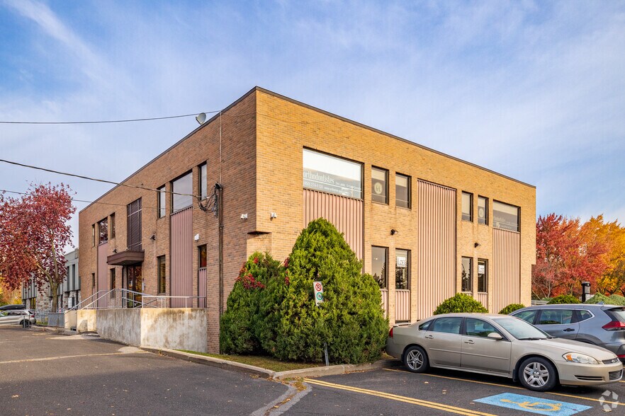 More Photos Of 150 Boul De Montarville, Boucherville Office For Lease
