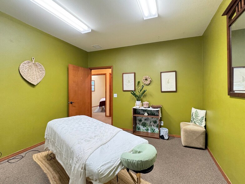 More Photos Of 534 N 5th Ave, Sequim Medical For Lease