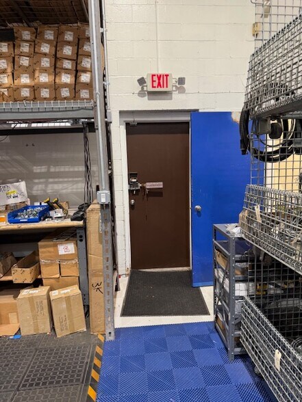 More Photos Of 105 N Gold Dr, Robbinsville Warehouse For Lease