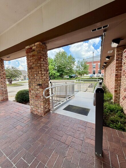 More Photos Of 906 Sixth Ave, Picayune Office For Sale