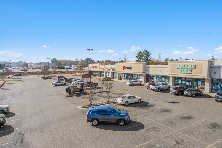 More Photos Of 1401-1425 Eagle Dr, Ruston General Retail For Lease
