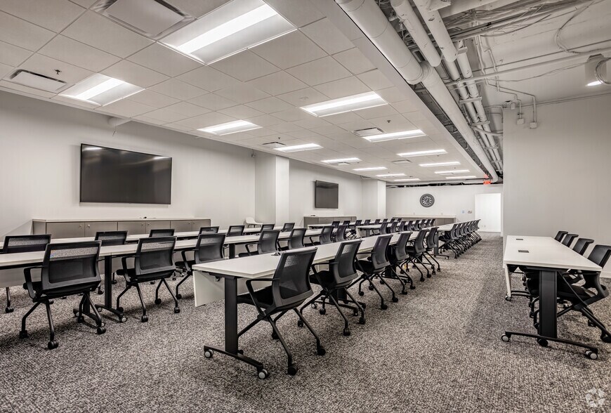 More Photos Of 1819 Main St, Sarasota Office For Lease