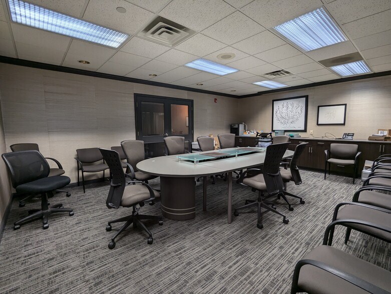 More Photos Of 170 W 106th St, Carmel Medical For Sale