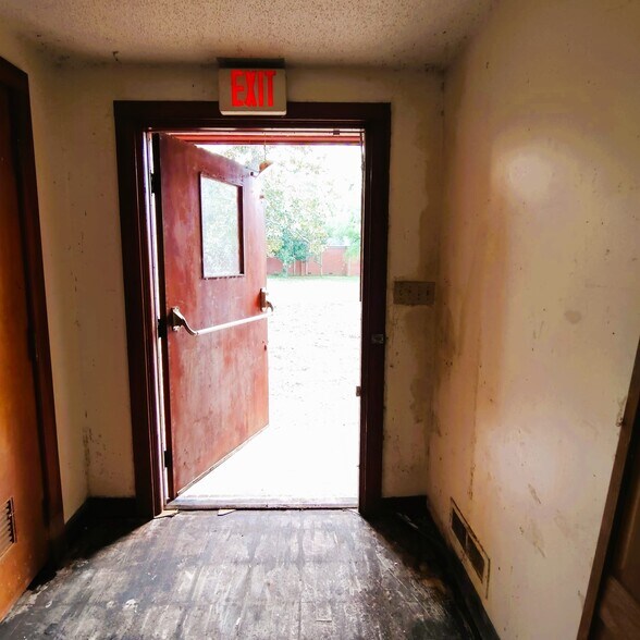 More Photos Of 102 Market St, Timmonsville Medical For Sale