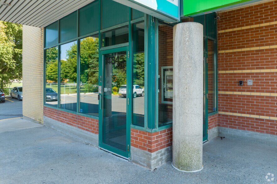 More Photos Of 14845 Yonge St, Aurora Storefront Retail Office For Lease