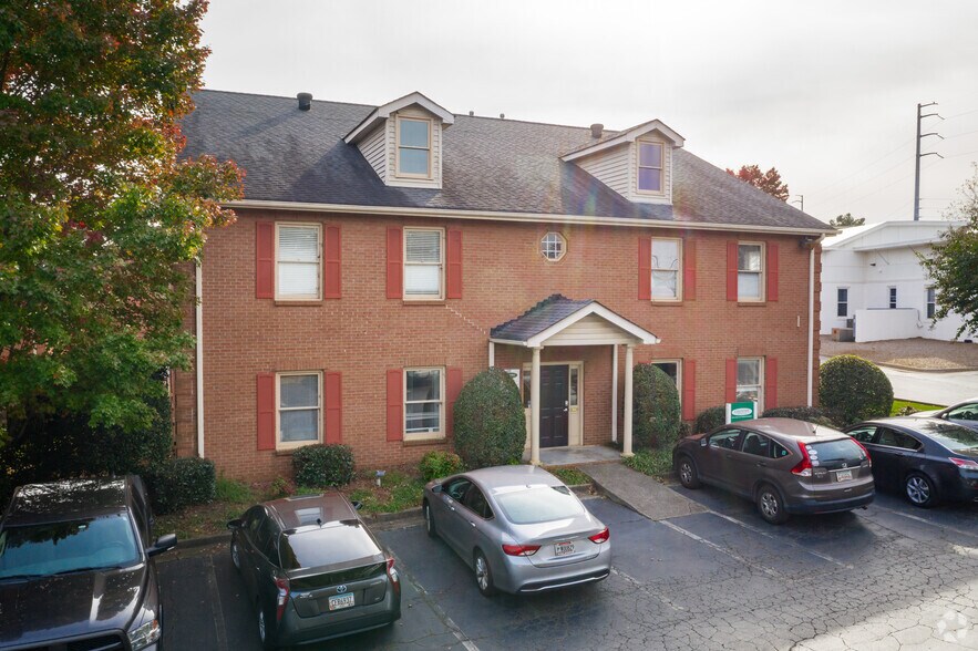 More Photos Of 2440 Sandy Plains Rd, Marietta Office For Sale