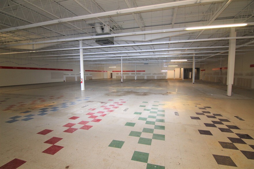 More Photos Of 9098-9136 Miller Rd, Swartz Creek General Retail For Sale