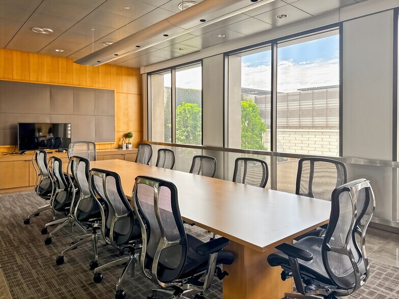 More Photos Of 1901 Avenue of the Stars, Los Angeles Office For Lease