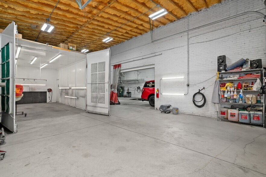 More Photos Of 5512 W 79th St, Burbank Storefront Retail Residential For Sale